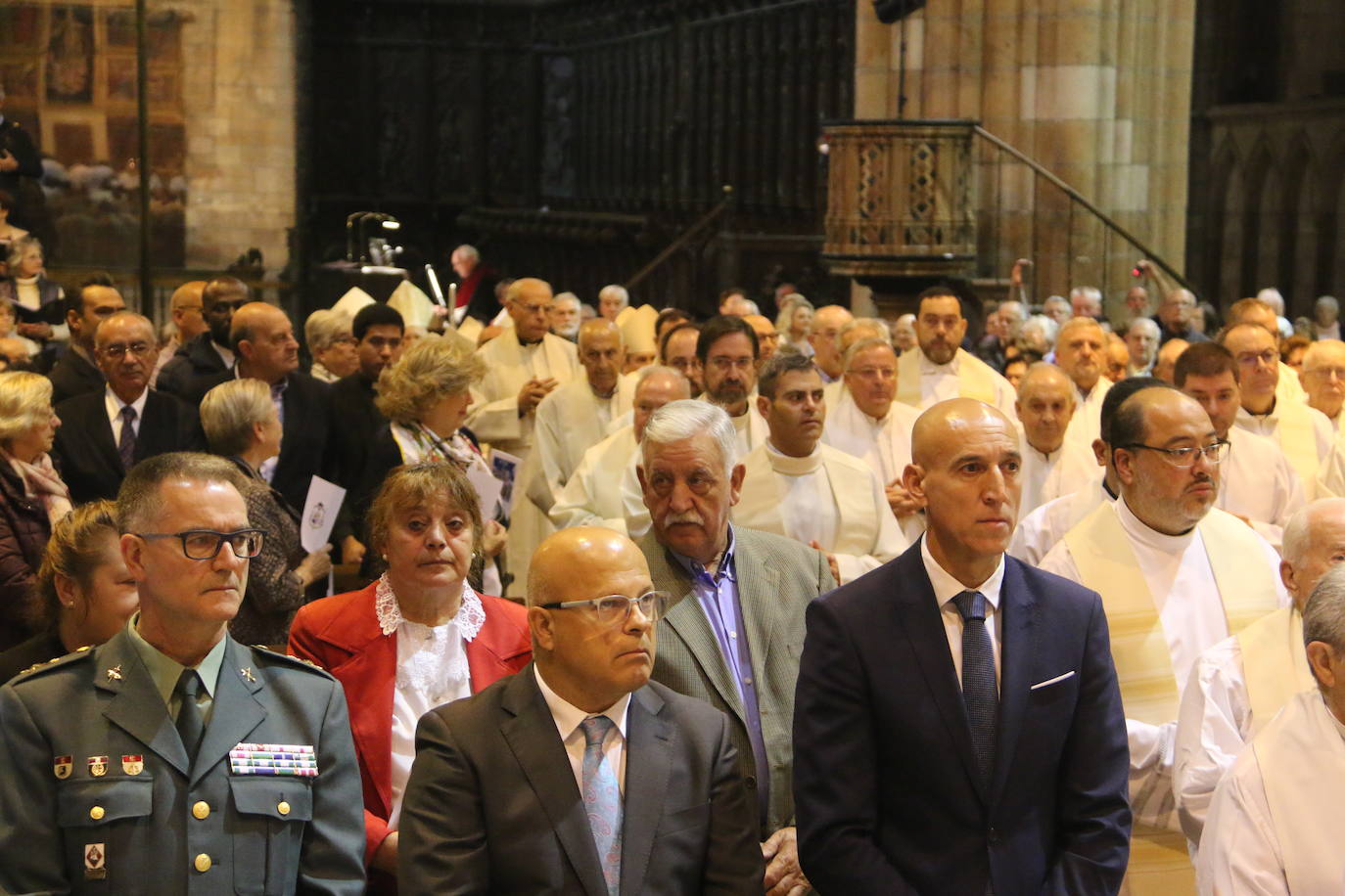 La Catedral de León ha acogido este jueves el 25 aniversario de la ordenación aniversario de su ordenación episcopal del obispo de León en un acto que el que López a pedido a Dios que «me guíe y sostenga en el servicio pastoral de esta santa Iglesia Legionense»