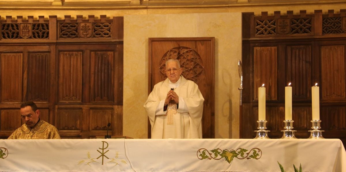 La Catedral de León ha acogido este jueves el 25 aniversario de la ordenación aniversario de su ordenación episcopal del obispo de León en un acto que el que López a pedido a Dios que «me guíe y sostenga en el servicio pastoral de esta santa Iglesia Legionense»