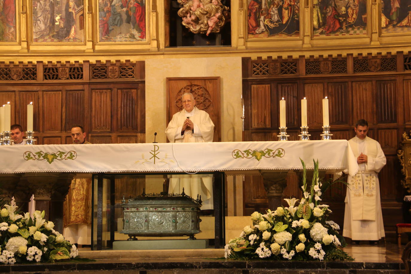 La Catedral de León ha acogido este jueves el 25 aniversario de la ordenación aniversario de su ordenación episcopal del obispo de León en un acto que el que López a pedido a Dios que «me guíe y sostenga en el servicio pastoral de esta santa Iglesia Legionense»