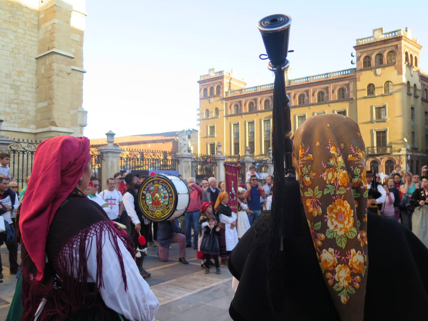 Fotos: Xuntanza de Gaitas a la sombra de la Catedral