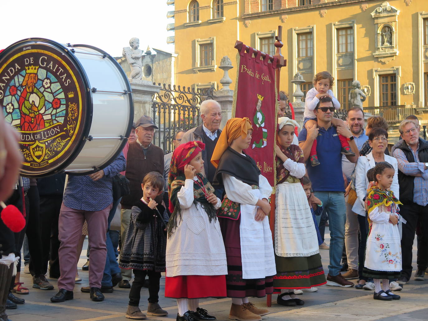 Fotos: Xuntanza de Gaitas a la sombra de la Catedral