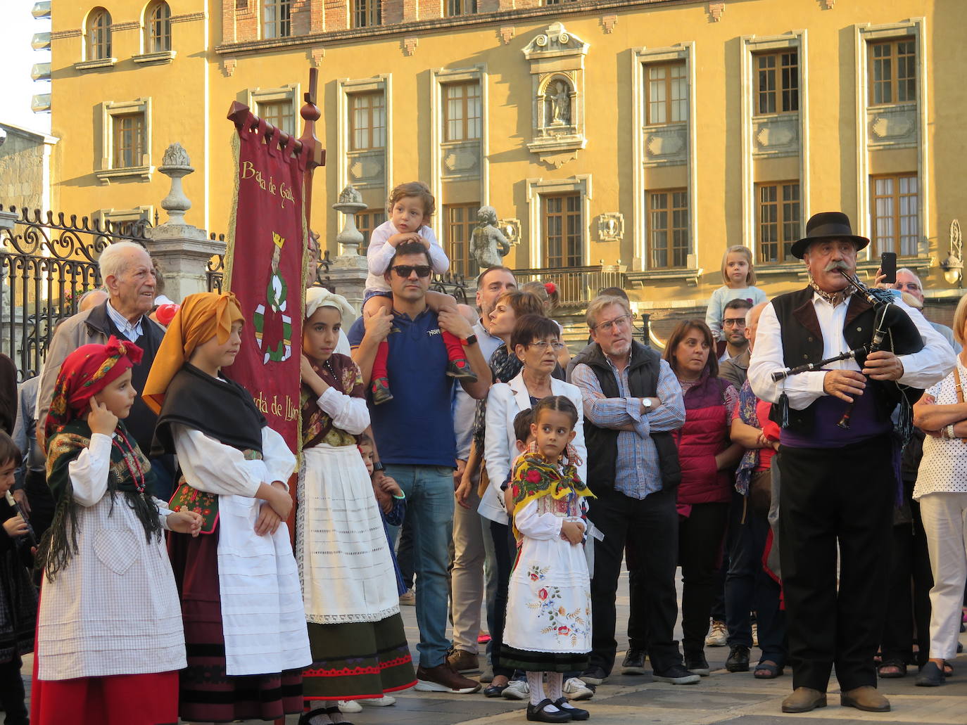 Fotos: Xuntanza de Gaitas a la sombra de la Catedral