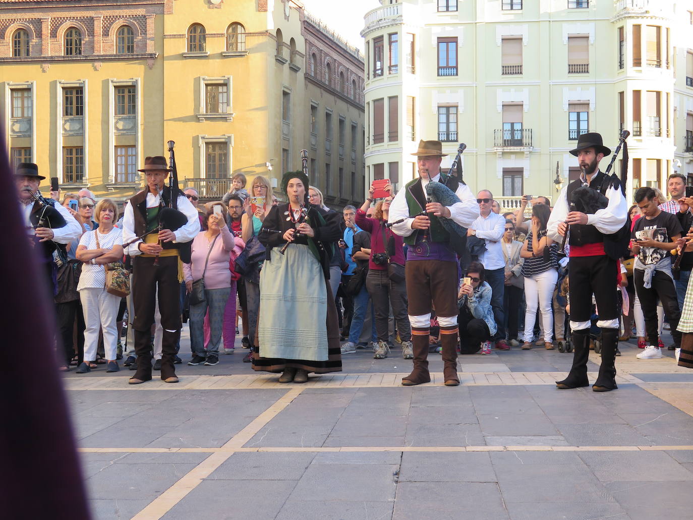 Fotos: Xuntanza de Gaitas a la sombra de la Catedral