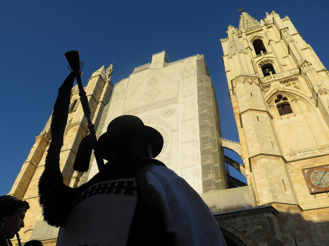 Fotos: Xuntanza de Gaitas a la sombra de la Catedral