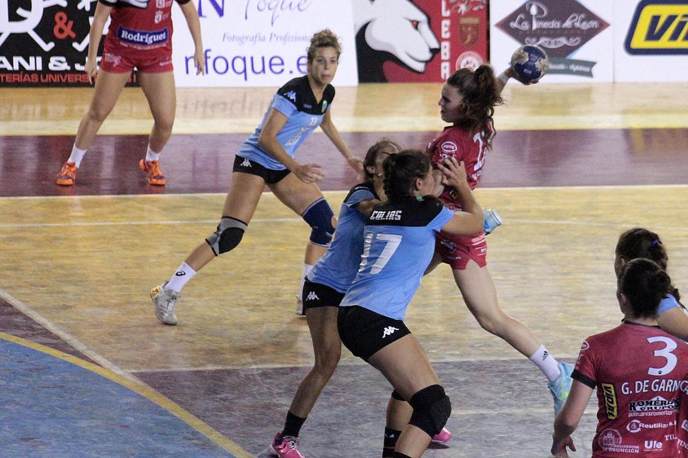 Fotos: Victoria del Rodríguez Cleba frente al Hand Vall, 32 - 24