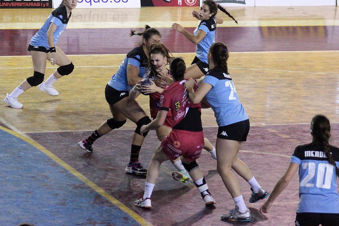 Fotos: Victoria del Rodríguez Cleba frente al Hand Vall, 32 - 24