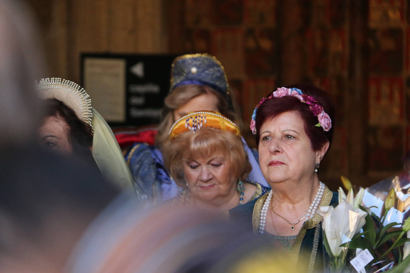 Baile de las doncellas en el claustro de la Catedral.