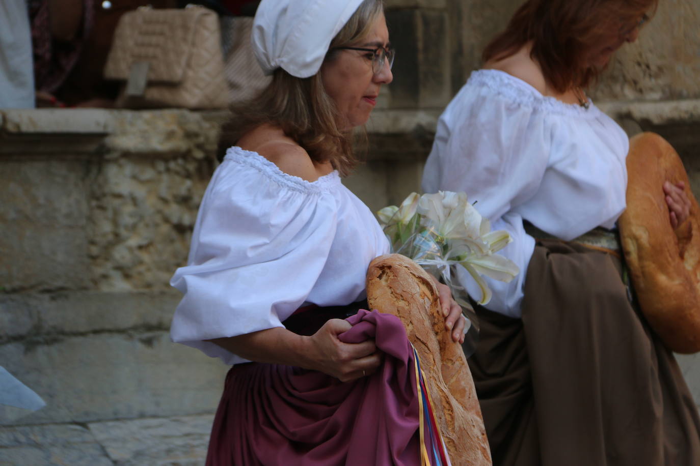 Baile de las doncellas en el claustro de la Catedral.