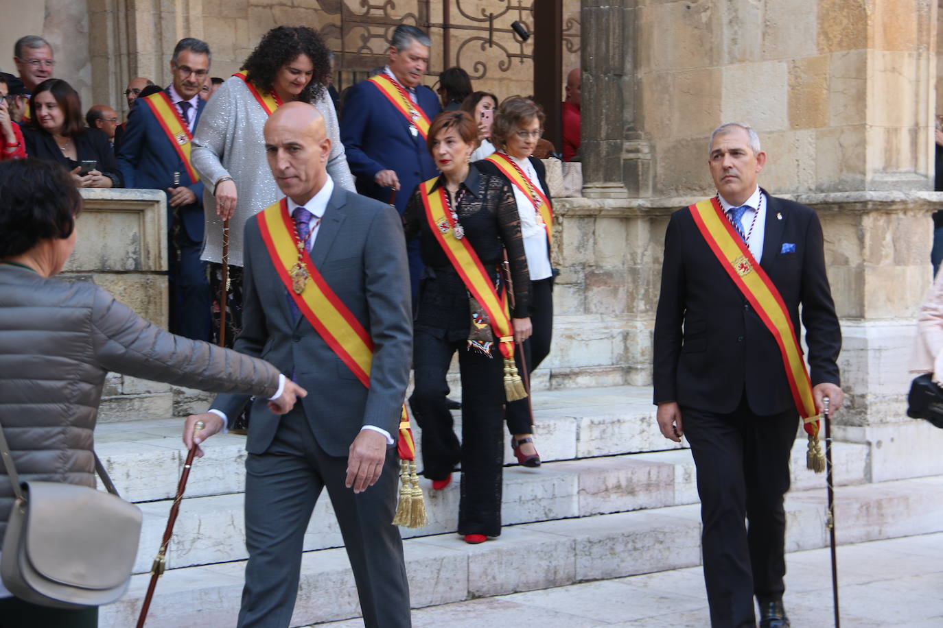 Baile de las doncellas en el claustro de la Catedral.