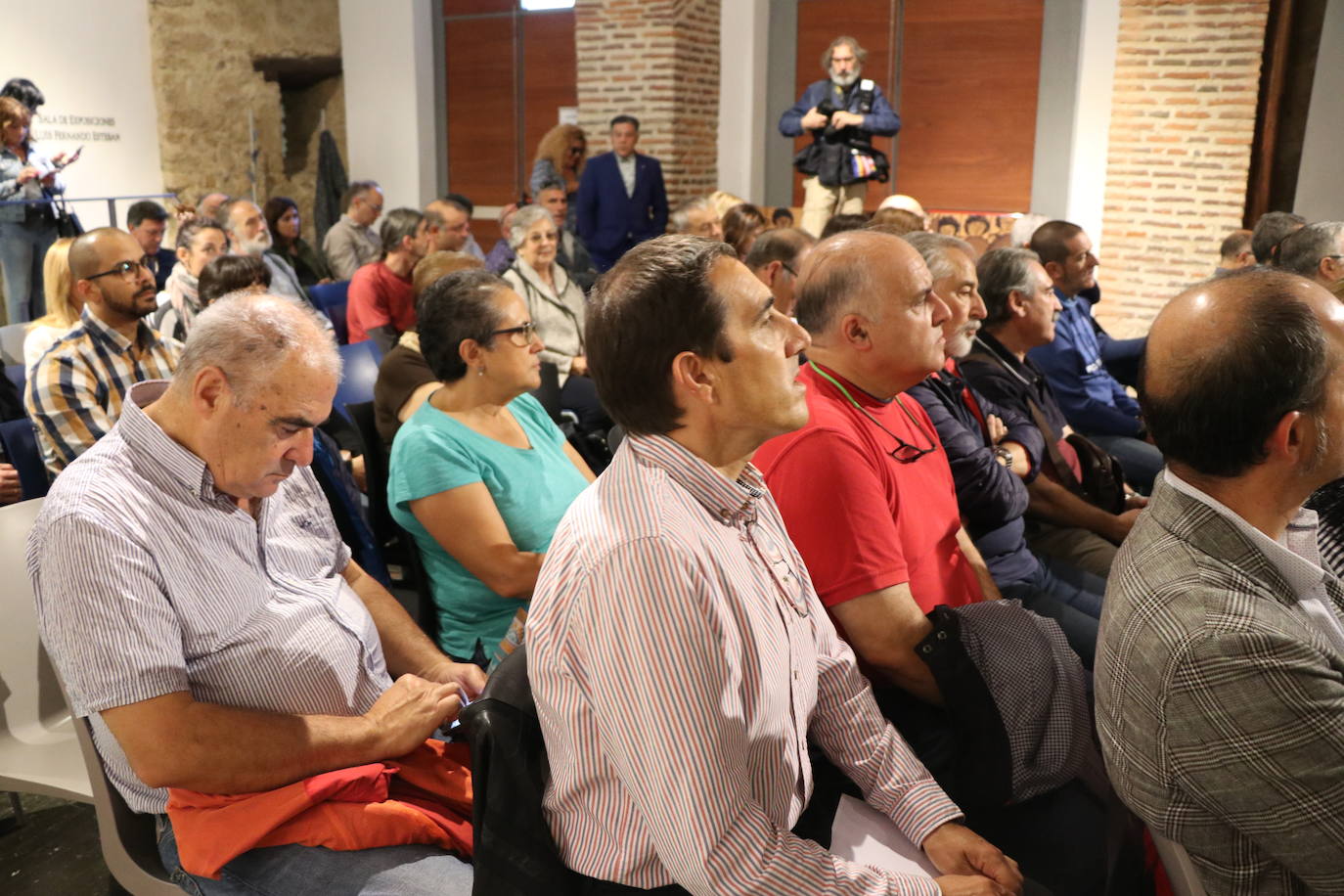 Conferencia en el Conde Luna.