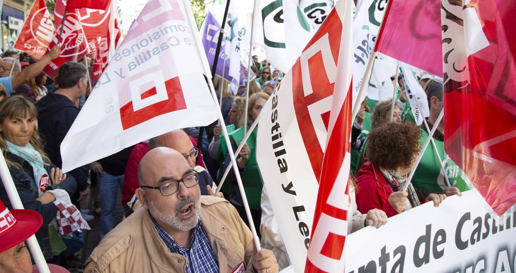 Fotos: Concentración de funcionarios en Valladolid por la jornada semanal de 35 horas