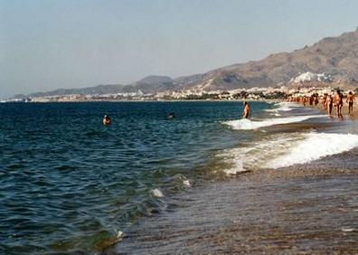 Imagen secundaria 1 - Imagenes de El Playazo de Vera y de la Urbanización Natura World. 