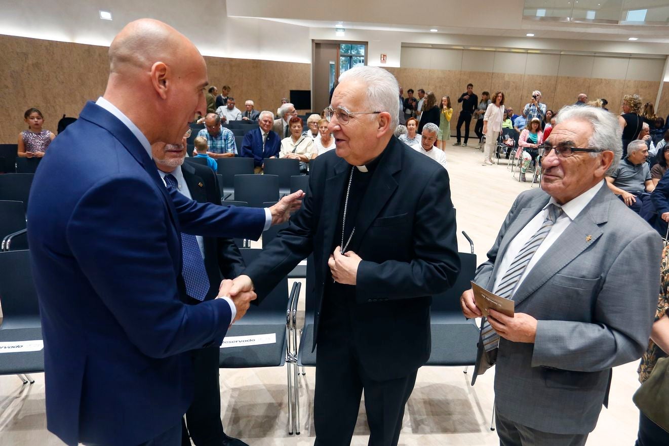 Inauguración de la Iglesia Evangélica del barrio leonés de Eras de Renueva.