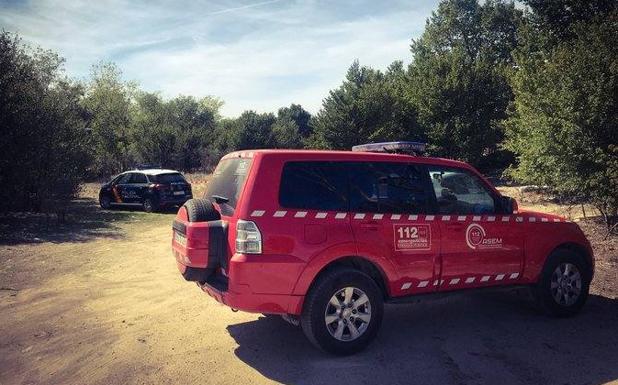 Los sanitarios del Summa-112 y la Policía Nacional, en el lugar de los hechos. 