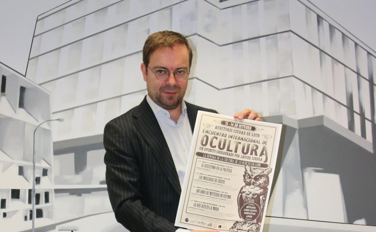 Javier Sierra durante la presentación de la II edición.