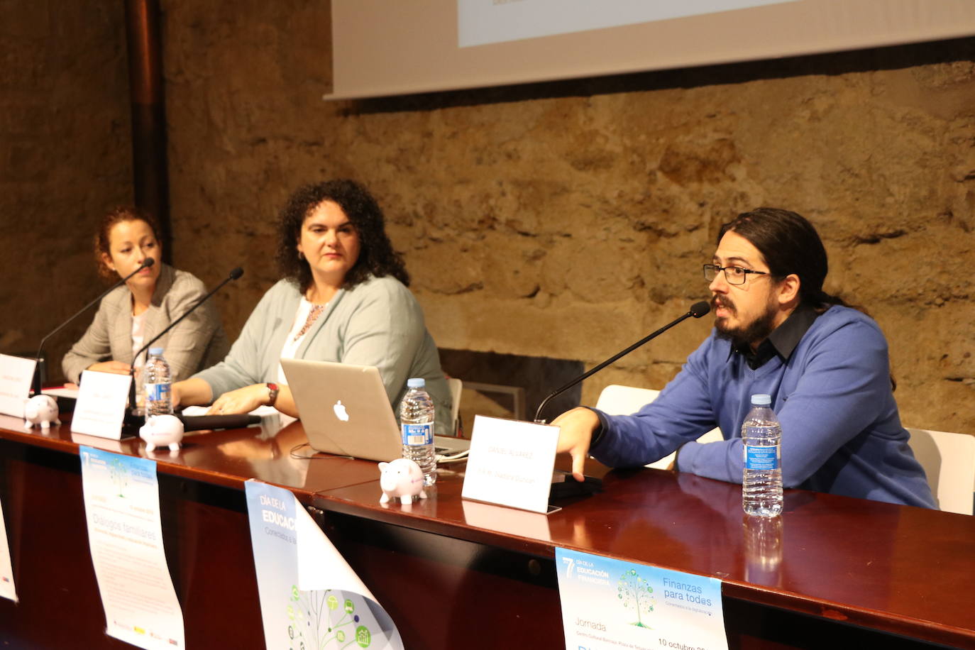 Fotos: Jornadas &#039;Diálogos familiares. Exclusión financiera y entendimiento consciente&#039;