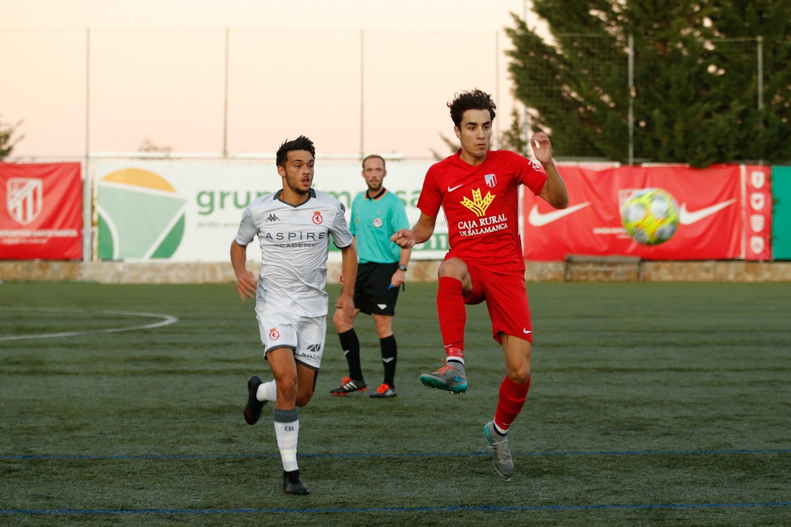 El filial culturalista suma un punto en la visita a Santa Marta de Tormes tras fallar un penalti en el tramo final del choque.