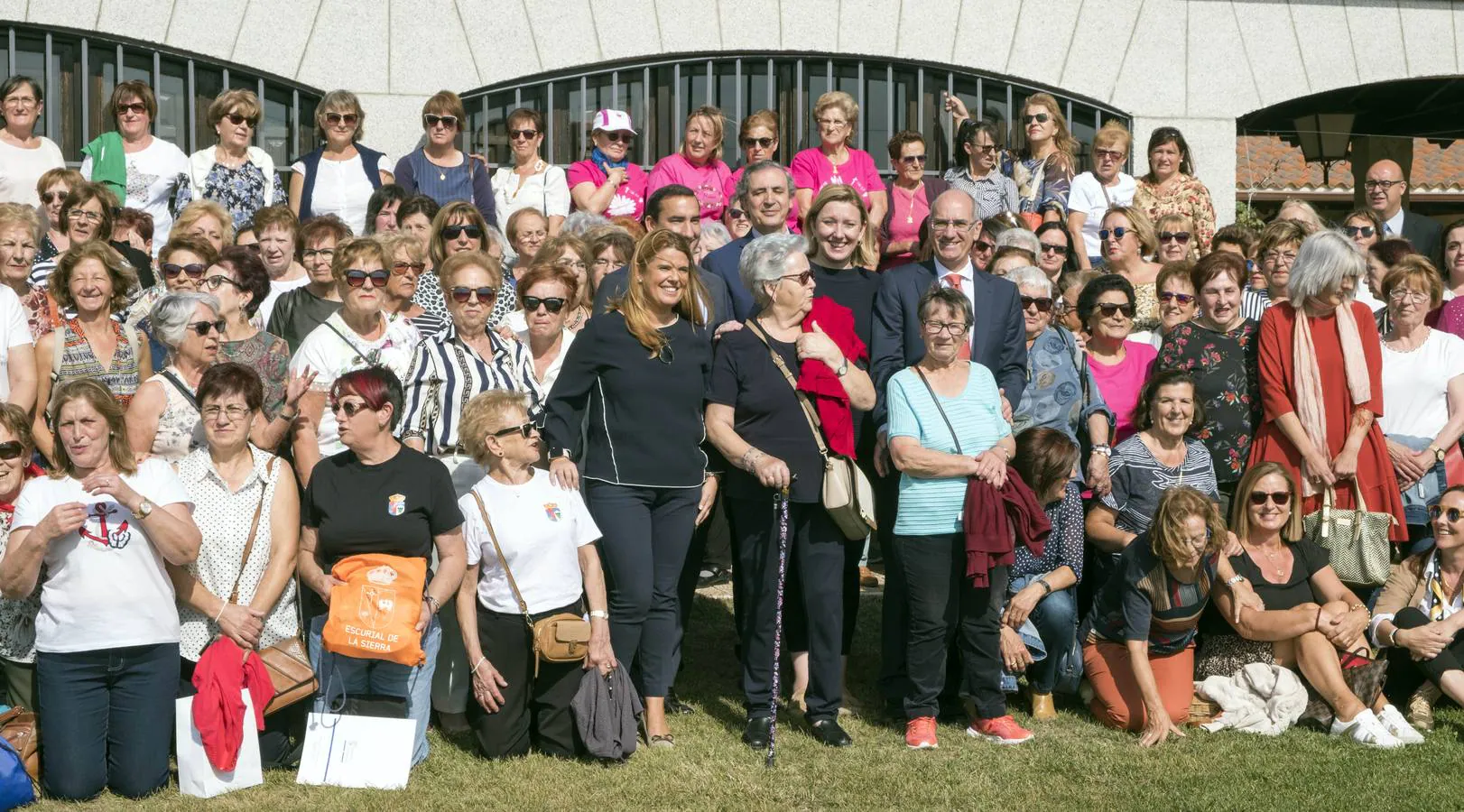 La consejera de Familia e Igualdad de Oportunidades, Isabel Blanco, y el presidente de la Diputación de Salamanca, Javier Iglesias, presiden el Homenaje a la Mujer Rural de la provincia de Salamanca que se celebra en la finca de Castro Enríquez junto a más un centenar de mujeres de las asociaciones de la provincia.