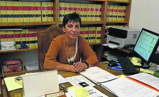 Lourdes, en el despacho de la Alcaldía de Fuenteguinaldo.