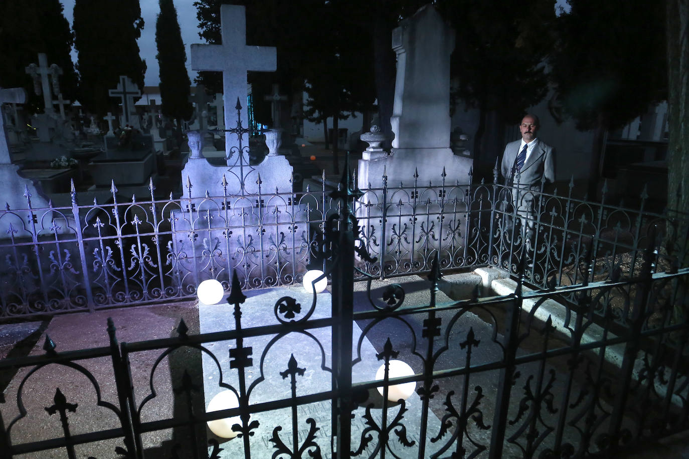 Fotos: Ruta cultural y teatralizada por el cementerio de León