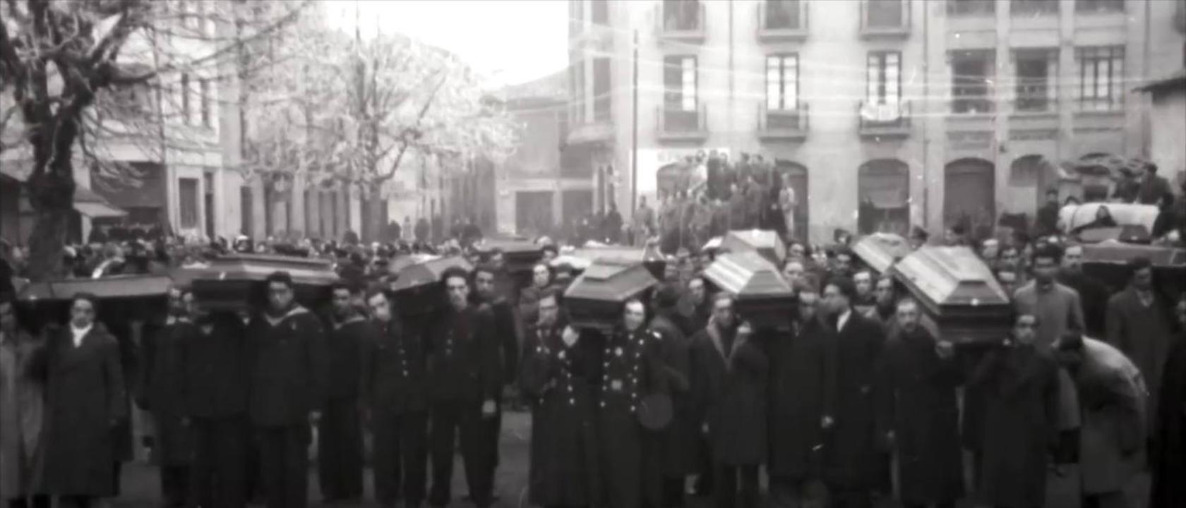 El macabro funeral de León