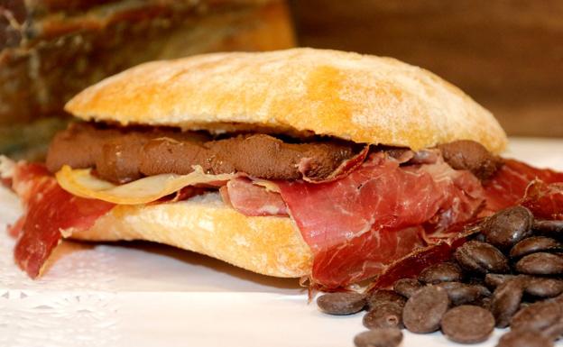 Bocadillo de cecina y chocolate. 