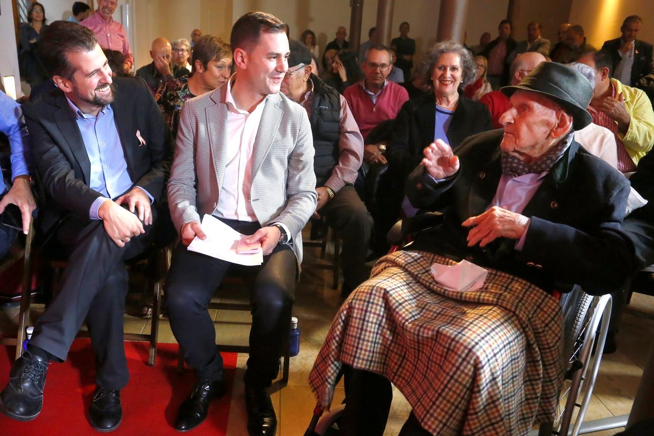 El secretario general del PSCyL, Luis Tudanca, participa en un acto homenaje a mayores en León.