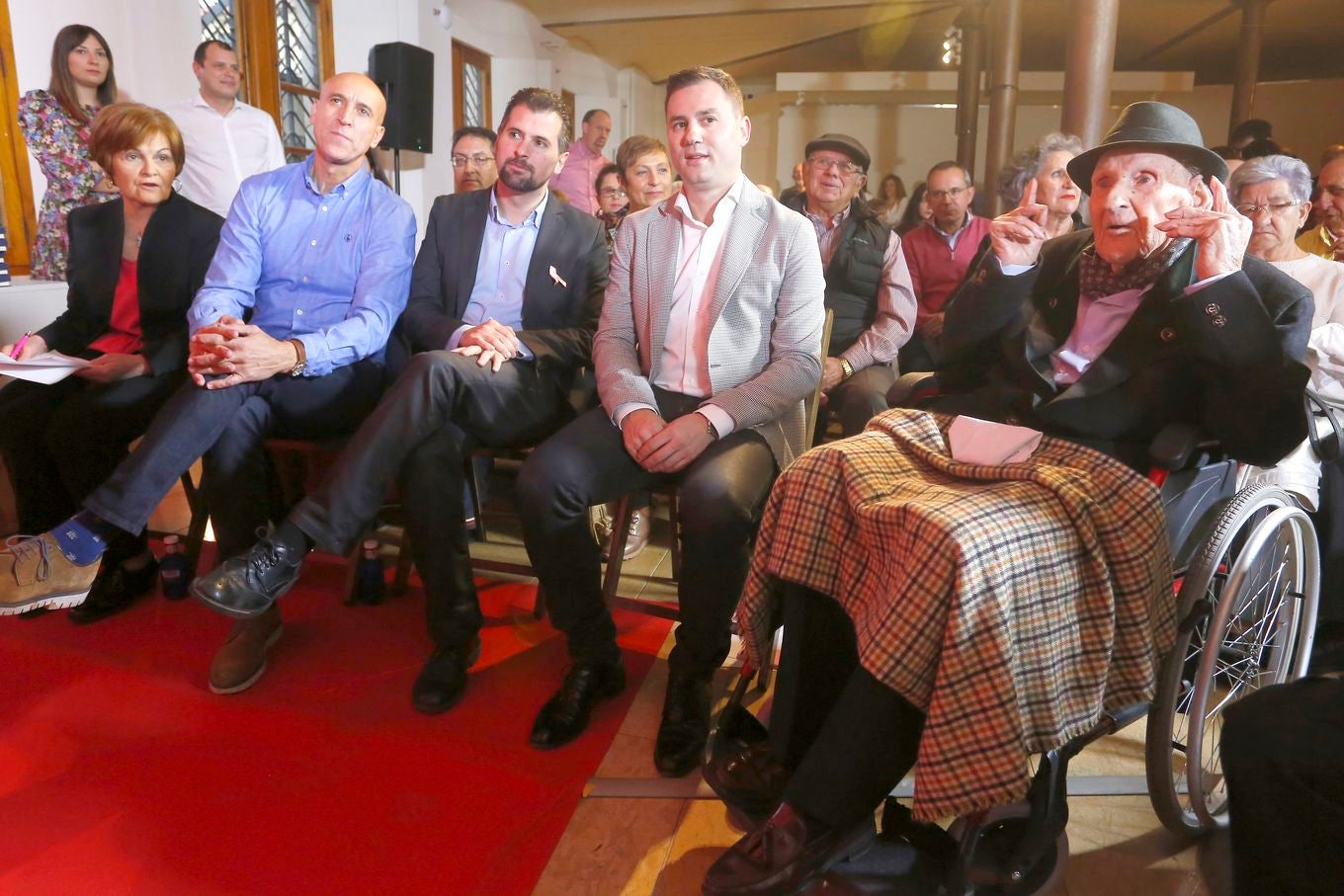 El secretario general del PSCyL, Luis Tudanca, participa en un acto homenaje a mayores en León.