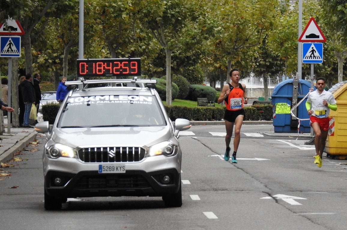 León se ha convertido de nuevo en el escenario para una gran cita del atletismo. Brillantes 10 kilómetros en la ciudad.