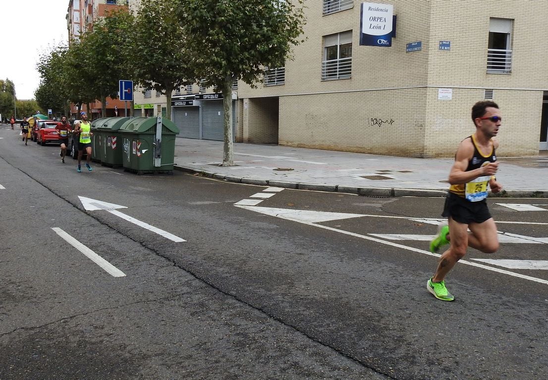 León se ha convertido de nuevo en el escenario para una gran cita del atletismo. Brillantes 10 kilómetros en la ciudad.