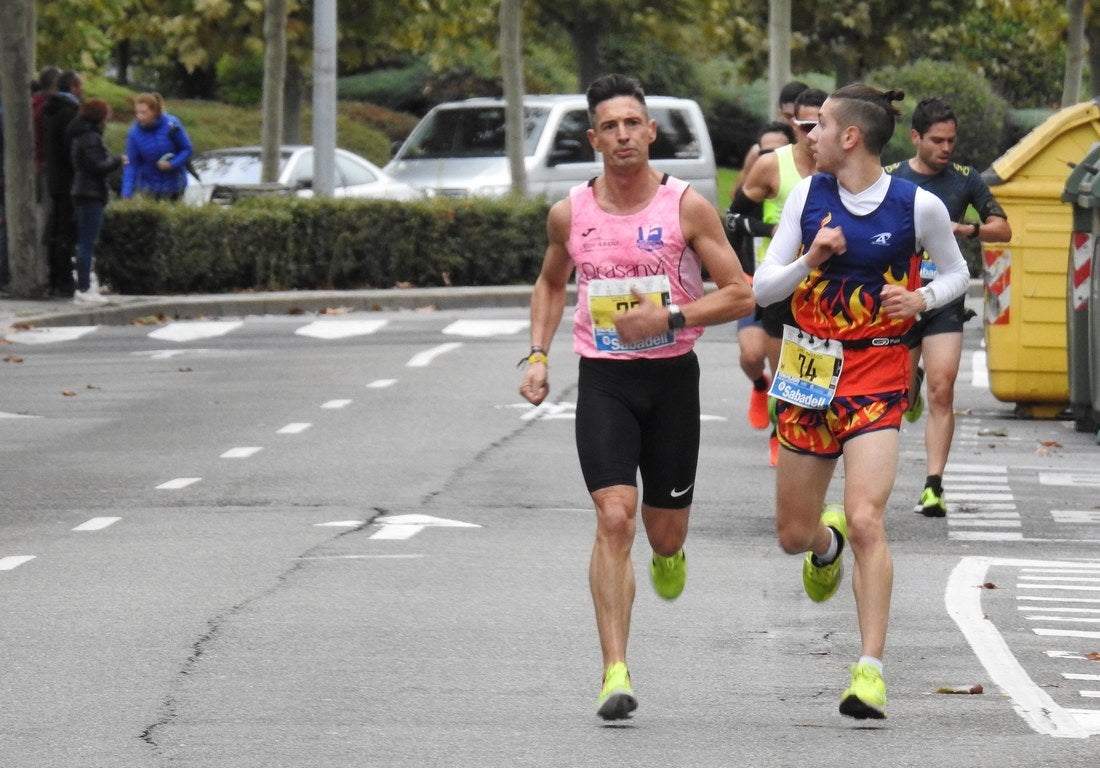 León se ha convertido de nuevo en el escenario para una gran cita del atletismo. Brillantes 10 kilómetros en la ciudad.