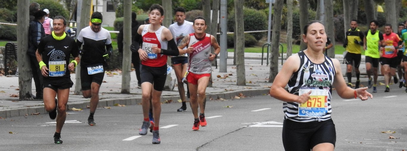 León se ha convertido de nuevo en el escenario para una gran cita del atletismo. Brillantes 10 kilómetros en la ciudad.