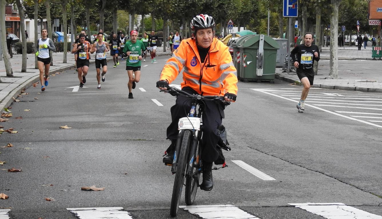 León se ha convertido de nuevo en el escenario para una gran cita del atletismo. Brillantes 10 kilómetros en la ciudad.