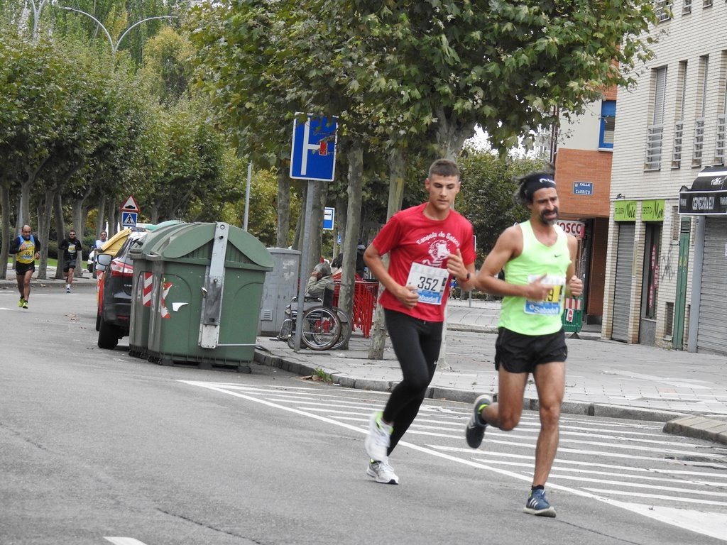 León se ha convertido de nuevo en el escenario para una gran cita del atletismo. Brillantes 10 kilómetros en la ciudad.