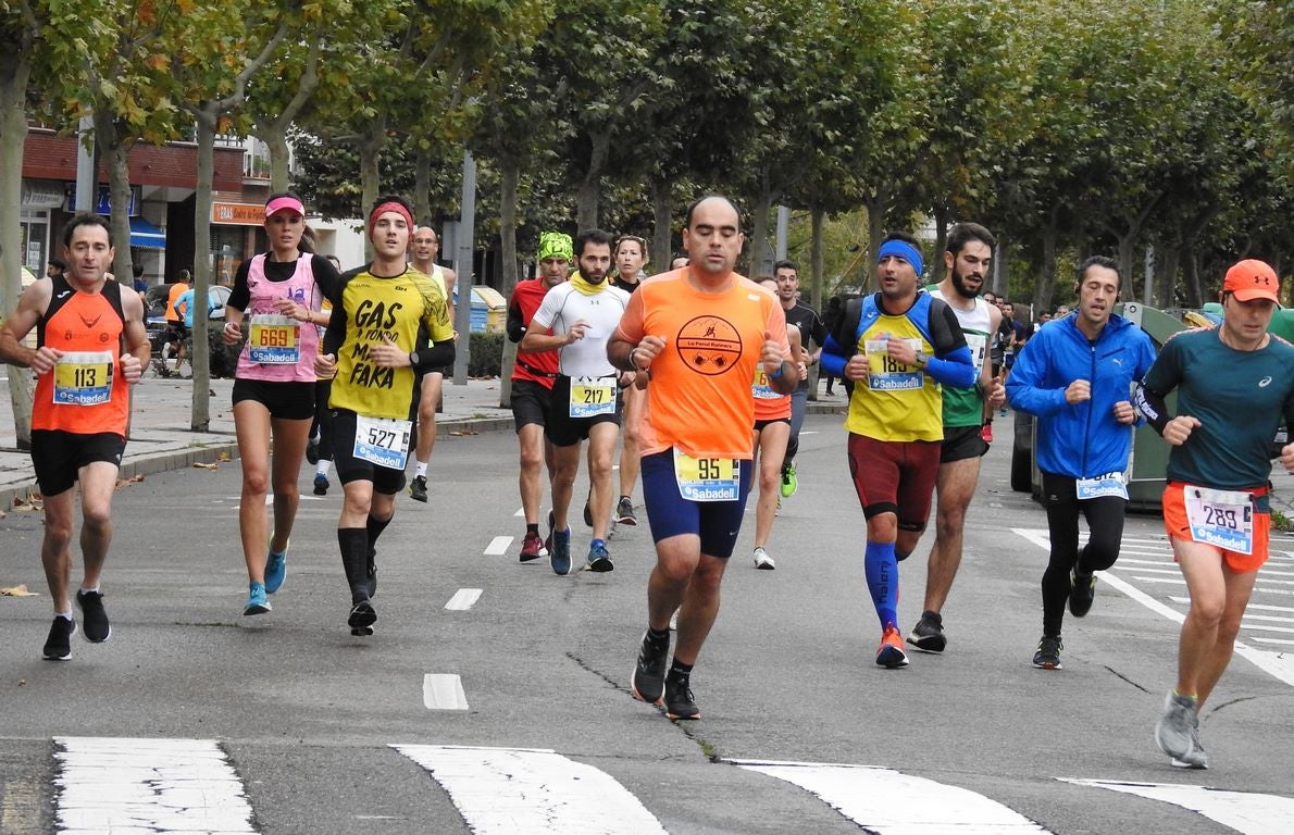 León se ha convertido de nuevo en el escenario para una gran cita del atletismo. Brillantes 10 kilómetros en la ciudad.