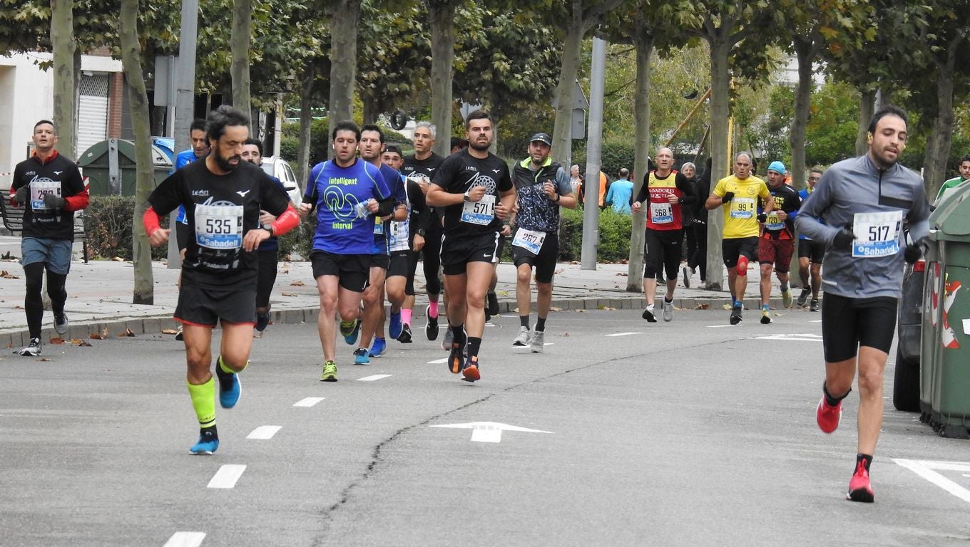 León se ha convertido de nuevo en el escenario para una gran cita del atletismo. Brillantes 10 kilómetros en la ciudad.