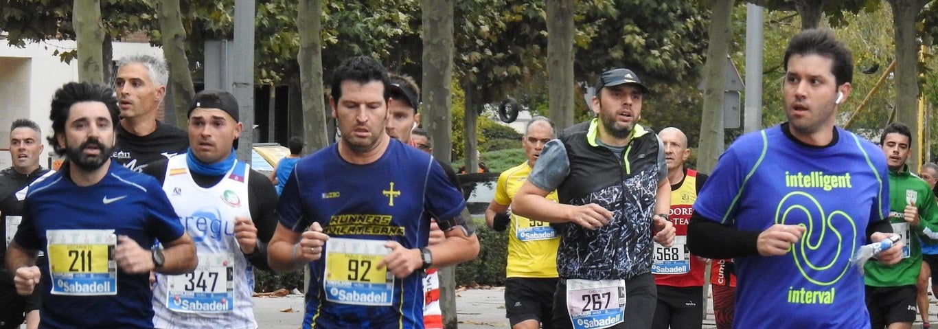 León se ha convertido de nuevo en el escenario para una gran cita del atletismo. Brillantes 10 kilómetros en la ciudad.