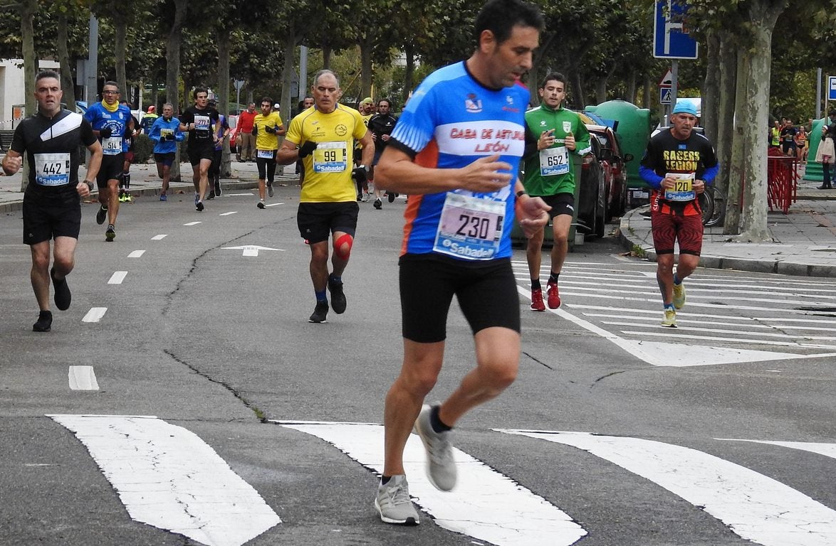 León se ha convertido de nuevo en el escenario para una gran cita del atletismo. Brillantes 10 kilómetros en la ciudad.