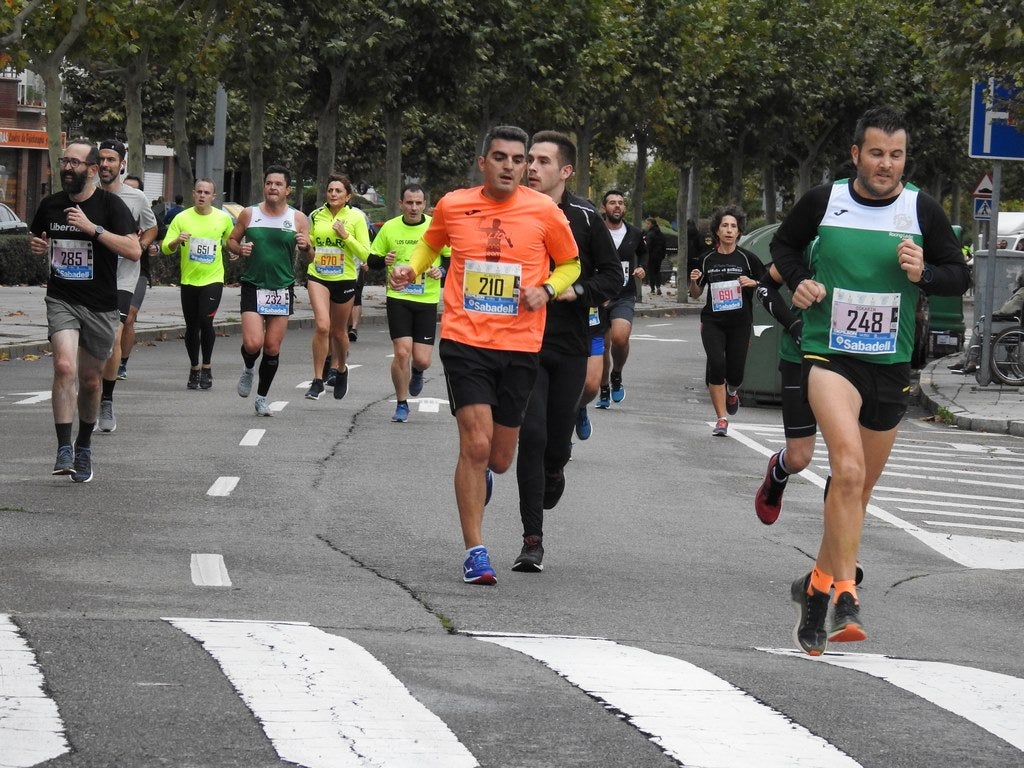 León se ha convertido de nuevo en el escenario para una gran cita del atletismo. Brillantes 10 kilómetros en la ciudad.