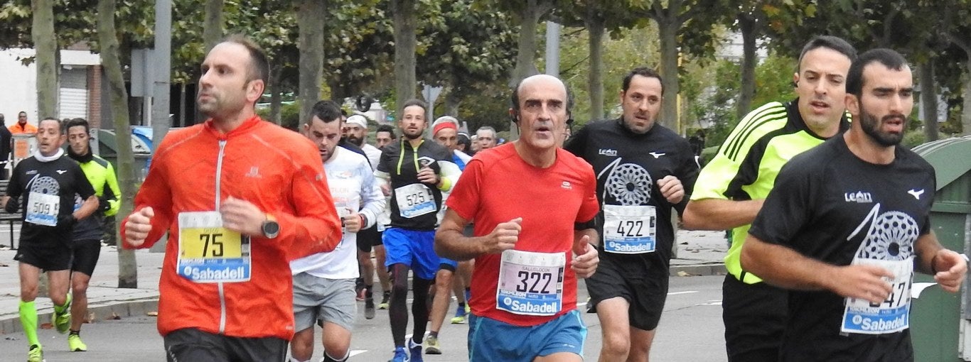 León se ha convertido de nuevo en el escenario para una gran cita del atletismo. Brillantes 10 kilómetros en la ciudad.