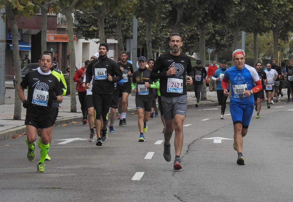 León se ha convertido de nuevo en el escenario para una gran cita del atletismo. Brillantes 10 kilómetros en la ciudad.