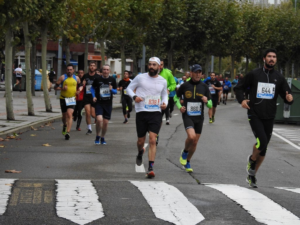 León se ha convertido de nuevo en el escenario para una gran cita del atletismo. Brillantes 10 kilómetros en la ciudad.