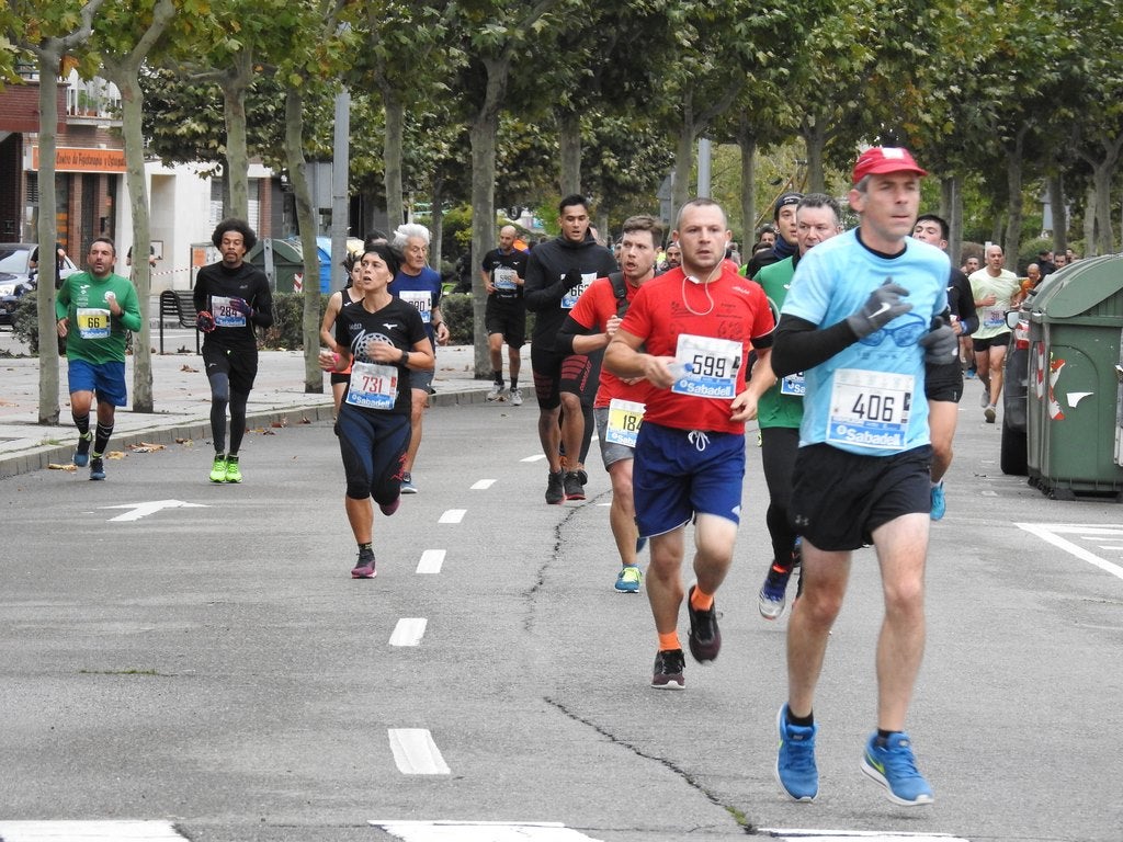 León se ha convertido de nuevo en el escenario para una gran cita del atletismo. Brillantes 10 kilómetros en la ciudad.