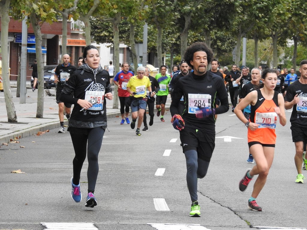 León se ha convertido de nuevo en el escenario para una gran cita del atletismo. Brillantes 10 kilómetros en la ciudad.