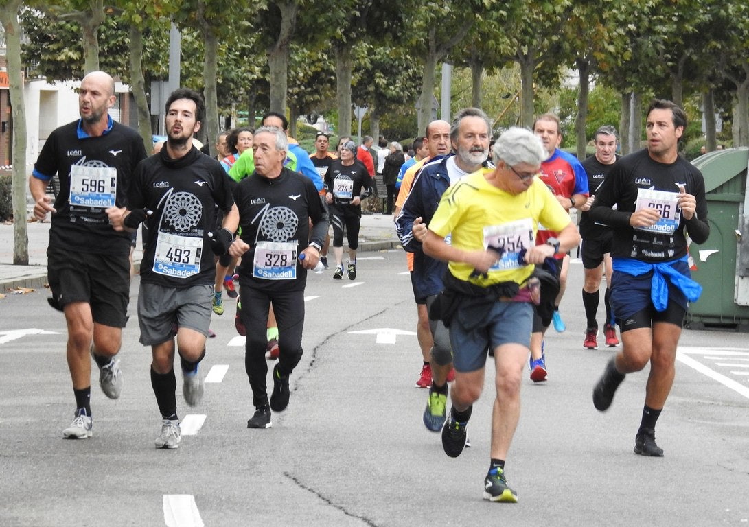 León se ha convertido de nuevo en el escenario para una gran cita del atletismo. Brillantes 10 kilómetros en la ciudad.