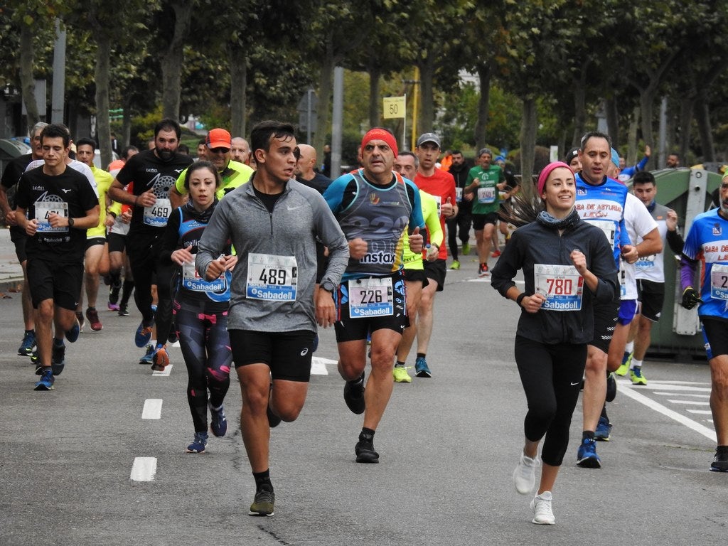 León se ha convertido de nuevo en el escenario para una gran cita del atletismo. Brillantes 10 kilómetros en la ciudad.