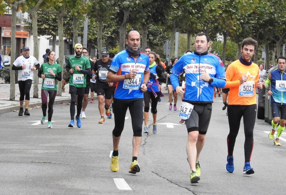 León se ha convertido de nuevo en el escenario para una gran cita del atletismo. Brillantes 10 kilómetros en la ciudad.