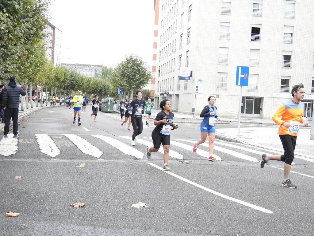 León se ha convertido de nuevo en el escenario para una gran cita del atletismo. Brillantes 10 kilómetros en la ciudad.