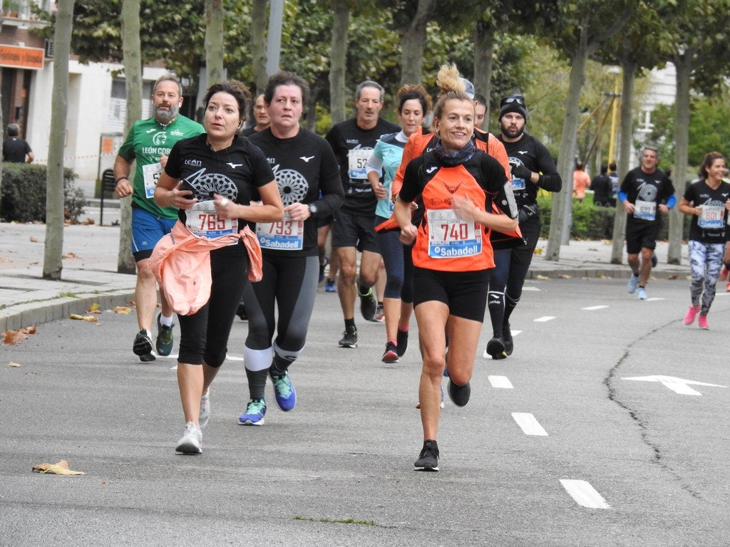 León se ha convertido de nuevo en el escenario para una gran cita del atletismo. Brillantes 10 kilómetros en la ciudad.