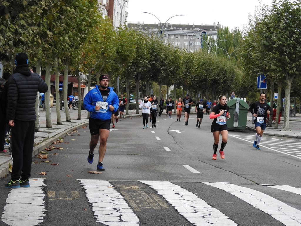 León se ha convertido de nuevo en el escenario para una gran cita del atletismo. Brillantes 10 kilómetros en la ciudad.